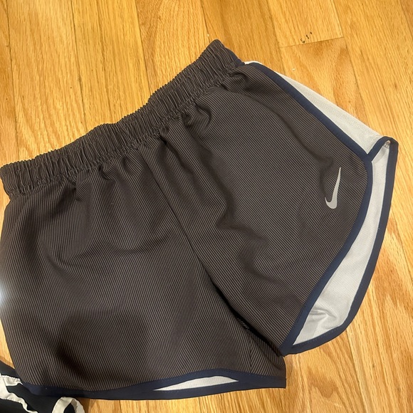 Athletic shorts bundle - Nike and Champion - Picture 4 of 9